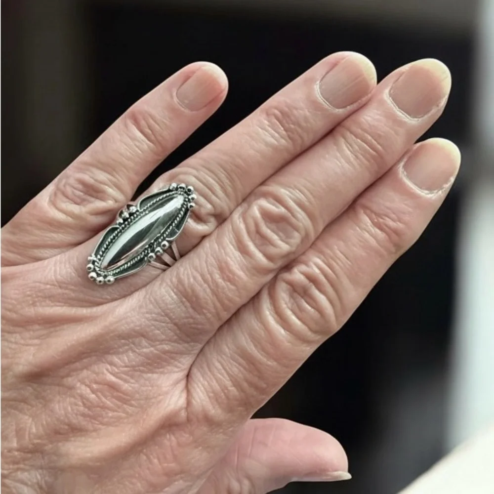 NWT 925 Sterling Silver Oval Ring! Available in sizes 7-10! NEW! - Picture 4 of 4